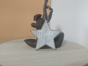 Estrella de madera con nombre personalizado