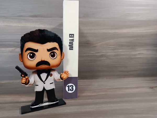 Figura El Yuyu – Chirigota Los James Bond que da gloria verlos - Carnaval de Cádiz - Imagen 4
