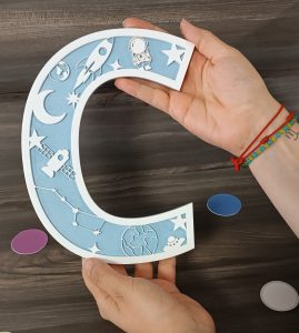 Letra Decorativa Infantil – Diseño Espacial