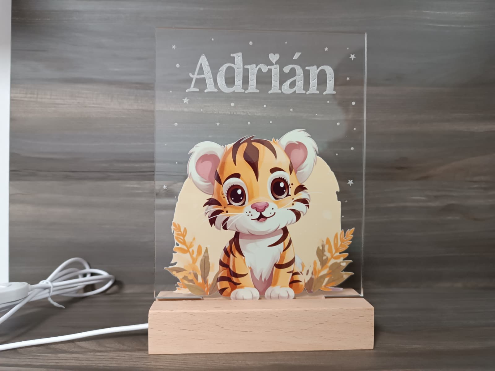Lámpara Quitamiedos Personalizada con Nombre – Diseño Infantil en Metacrilato - Imagen 3