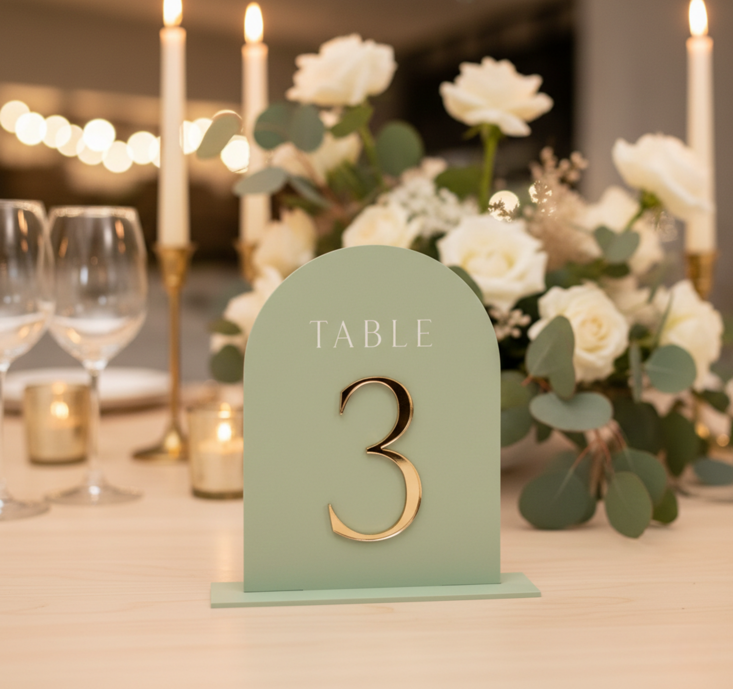 Meseros de Boda en Forma de Arco – Personalizados en Metacrilato