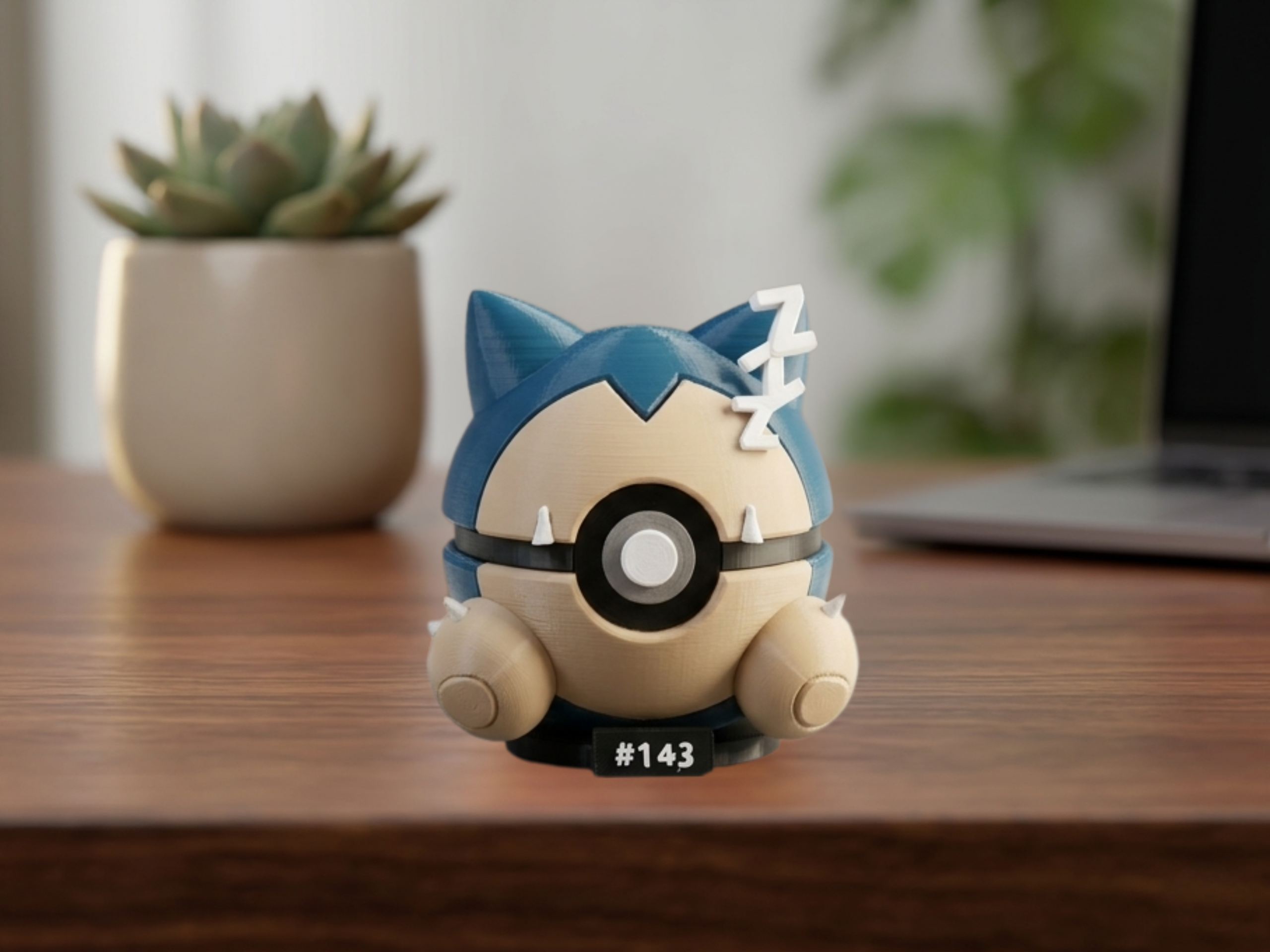 Pokéball Temática de Snorlax (#143) – Figura de Colección con Peana